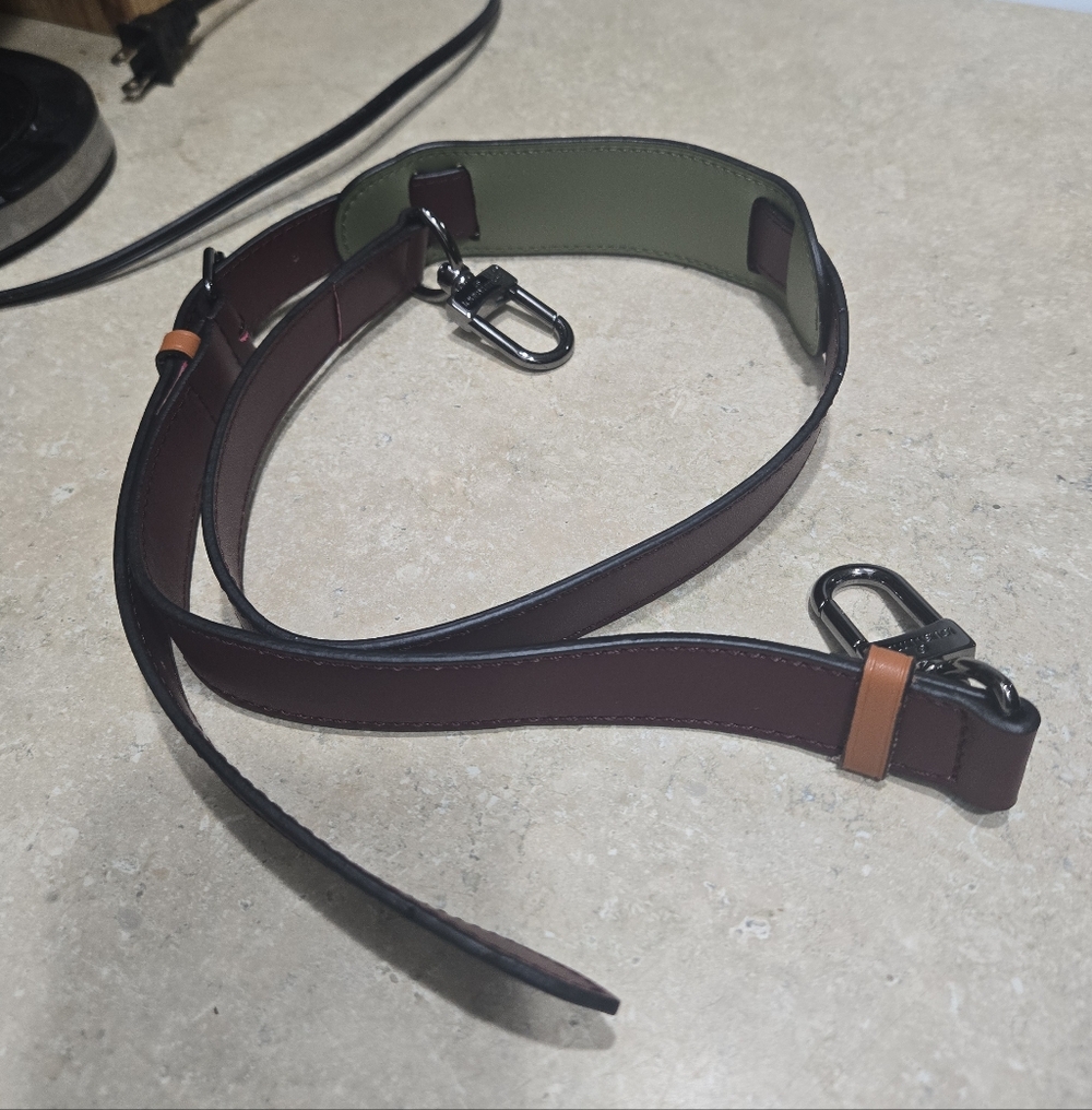 louis vutton luggage strap